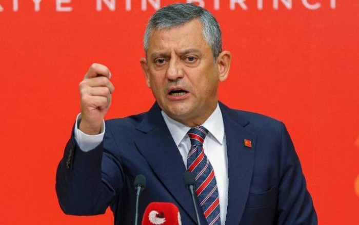Özgür Özəl CHP-dən istefa verdi -