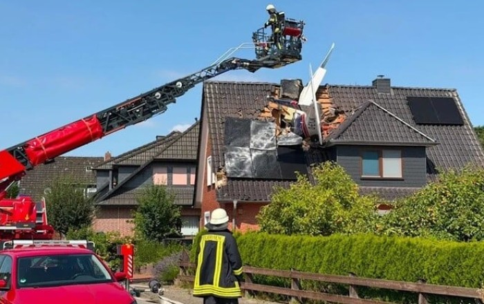 Small plane crashes into home in Germany, one dead - Video