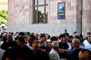 Avropaya çatana qədər sağ qalmalıyıq - Ermənistanda etirazlar başladı