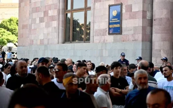 Avropaya çatana qədər sağ qalmalıyıq - Ermənistanda etirazlar başladı