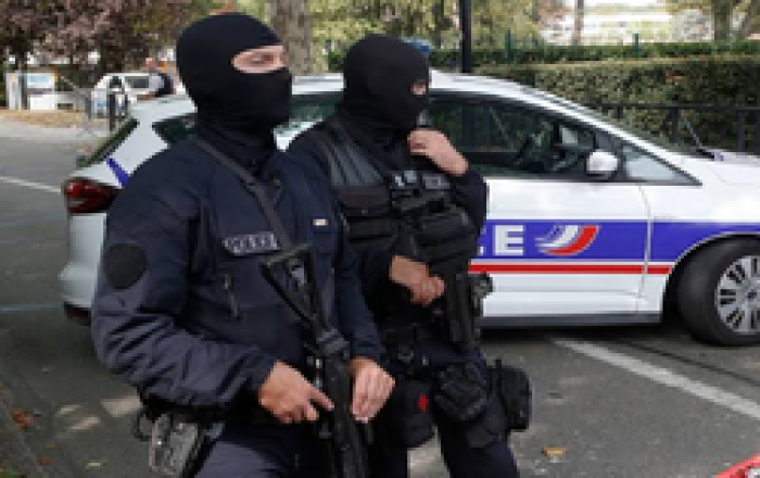 Parisdə bıçaqlı hücum -