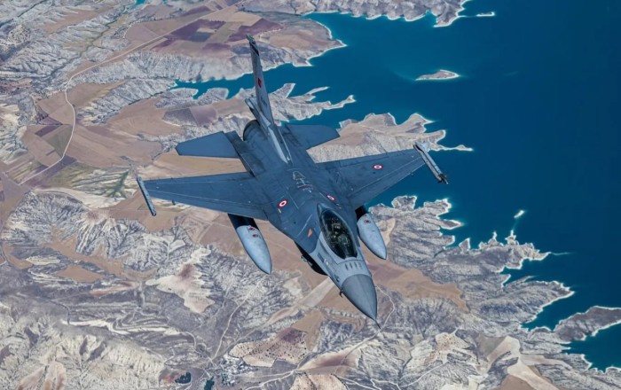 Türkiyənin F-16 qırıcıları Baltikyanı ölkələrin hava məkanında sutka boyu növbə çəkəcək