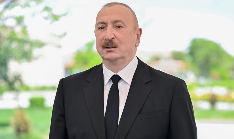 Prezident Kiçik Qaladərəsində sakinlərlə görüşdü