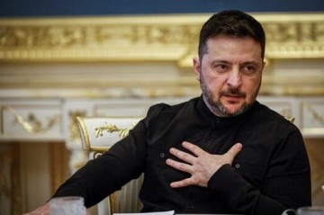 Зеленский продлил военное положение