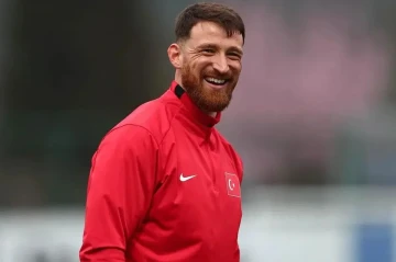 Salih Özcan "Borussiya"nı "Beşiktaş"a dəyişdi