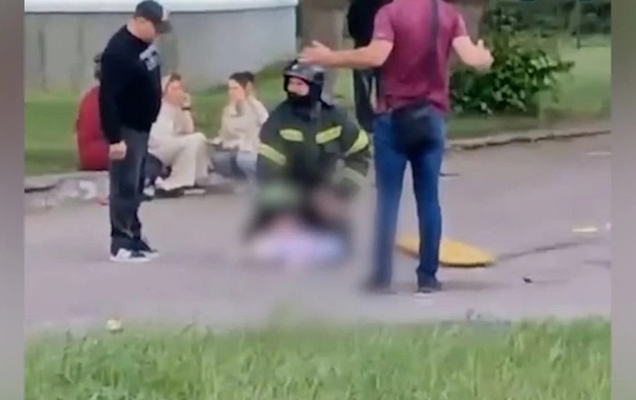 Sürücü ana və iki uşağını vurdu -