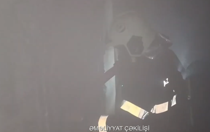 Bakıda yaşayış binasında yanğın - Sakinlər təxliyə olundu+Video