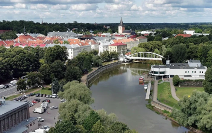 Estoniyada məktəblərin pəncərələrinə qoruyucu örtük çəkilir - Nə baş verir?