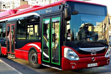 Sərnişin "BakuBus"un avtobusundan yıxılaraq xəsarət aldı