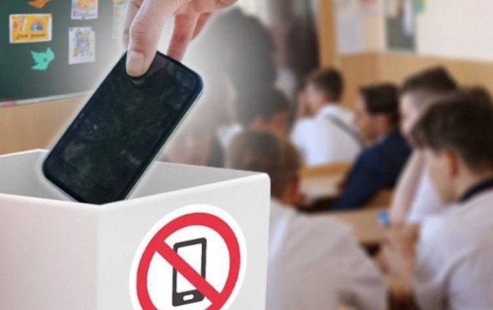 Çexiyada da məktəblərdə mobil telefon istifadəsi qadağan ediləcək