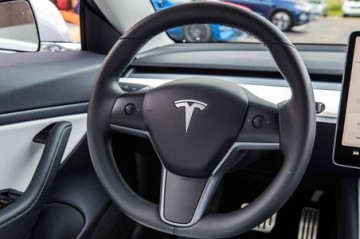 “Tesla” süni intellektə milyardlar yatıracaq