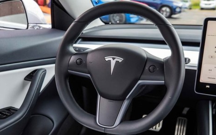 “Tesla” süni intellektə milyardlar yatıracaq