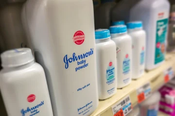 Johnson & Johnson выплатит 5.5 млрд долларов по искам о тальке, вызывающем рак
