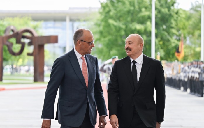 Almaniya Kansleri İlham Əliyevə