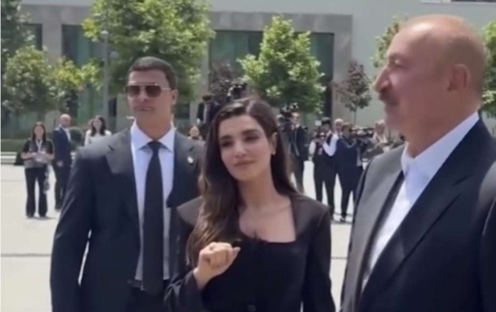 Şuşa Media Forumunda Prezidentin yanında diqqətçəkən xanım kimdir?