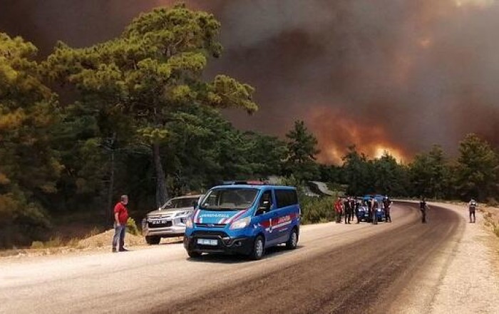 Forest fire rages for 17 hours in Turkiye’s Antalya
