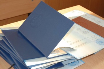 Diplomlar elektronlaşdı: Məzunlar kağız variantı necə əldə edə bilərlər?