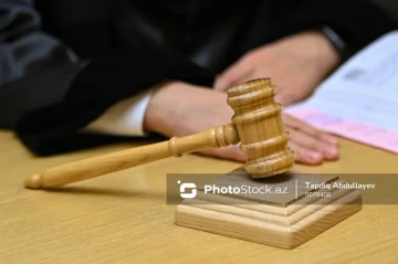 В Баку продолжается суд над экс-чиновником Минобороны по делу о взятках за жилье