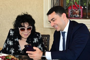 Nazir Flora Kərimovanın ad gününü evində təbrik etdi - Fotolar