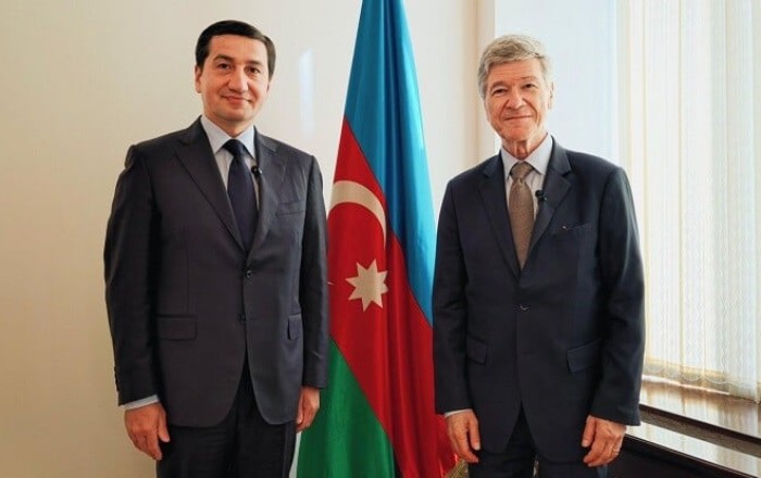 Hajiyev meets Jeffrey Sachs in Baku