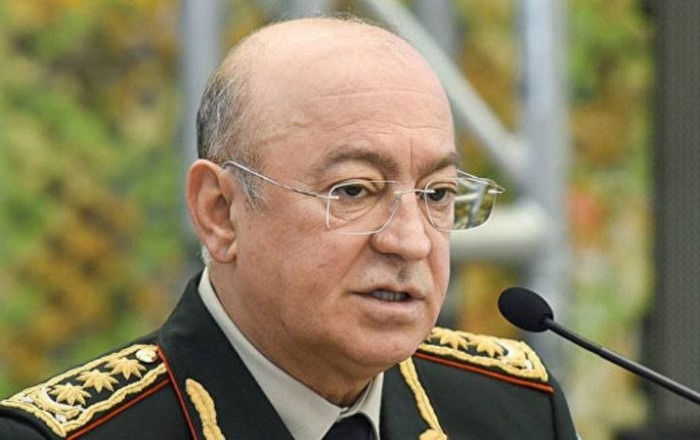 Nazir idarə rəisini təqaüdə göndərdi -
