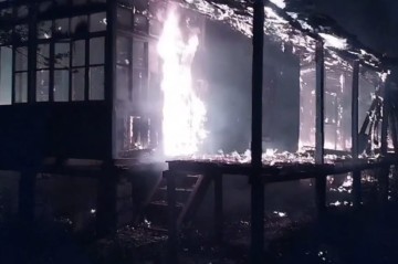 Ucarda ev külə döndü - Video