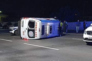 Naxçıvanda təcili tibbi yardım avtomobili aşdı - 4 yaralı var -