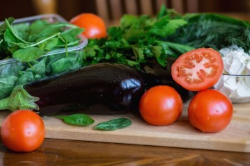 Названы продукты, которые нельзя хранить в холодильнике, но все это делают