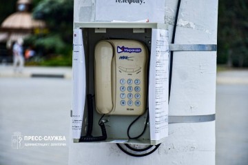 İşğal altındakı Krımda mobil rabitə problemlərinə görə taksofonlar quraşdırılır -
