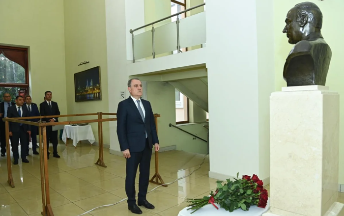 Ceyhun Bayramov Kiyevdəki səfirliyimizdə -