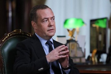 Medvedev: US lying about victory over Iran