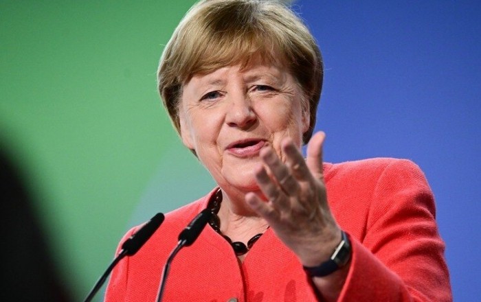Merkel zarafatın qurbanı oldu: Gizli etiraf - Minsk sazişləri Rusiya üçün tələ idi