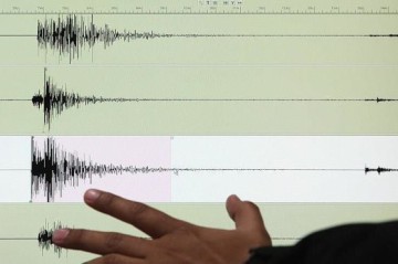 A 7.4-magnitude earthquake strikes Colombia