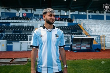 Nəriman Axundzadə “Qalatasaray”la oyunda sarı vərəqə aldı