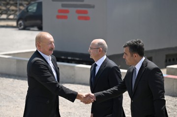 Prezident “Şəms 1” və “Qərbi Üfüq” stansiyalarında görülən işlərlə tanış oldu -