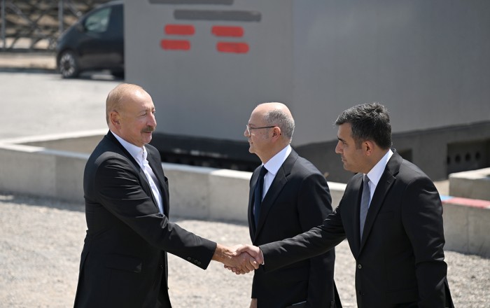 Prezident “Şəms 1” və “Qərbi Üfüq” stansiyalarında görülən işlərlə tanış oldu -
