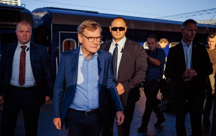 German foreign minister visits Ukraine for talks on defense cooperation, winter preparations