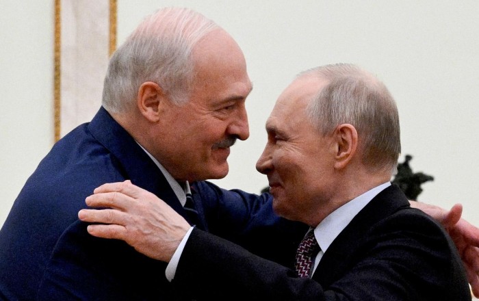 Putin Lukaşenko ilə Novo-Oqaryovoda görüşdü -