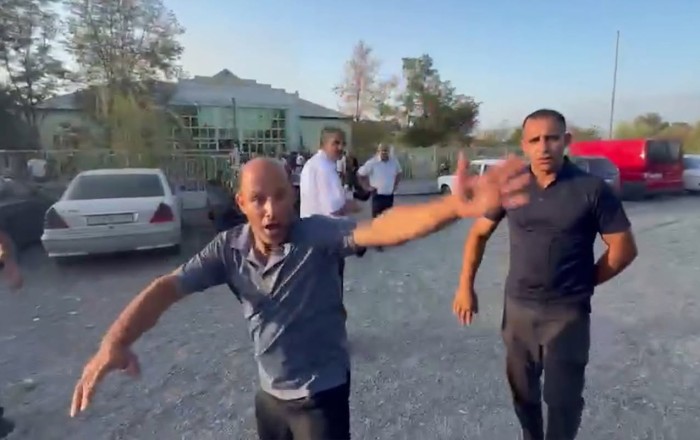İTV əməkdaşlarının çəkiliş aparmasına mane oldular - Polis araşdırır - Video