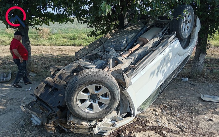 “VAZ”la toqquşan “Prado” aşdı, xəsarət alanlar var - Fotolar