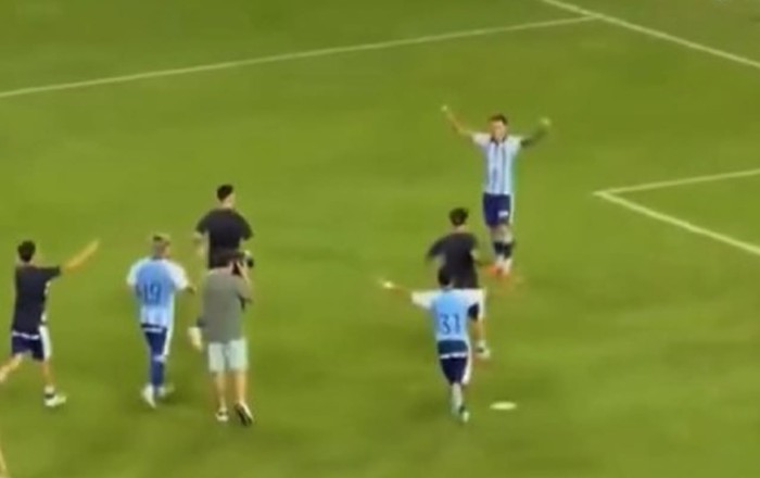 Boş qapıya penalti vurub bayram etdilər - Video