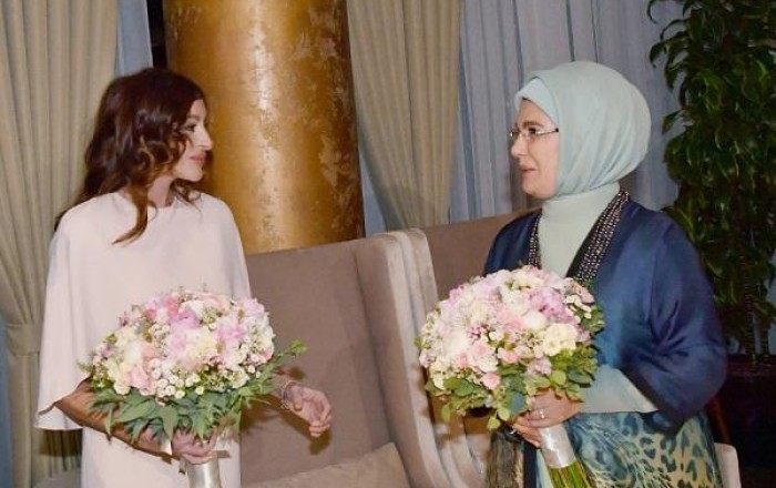 Emine Erdogan congratulates Mehriban Aliyeva on birthday