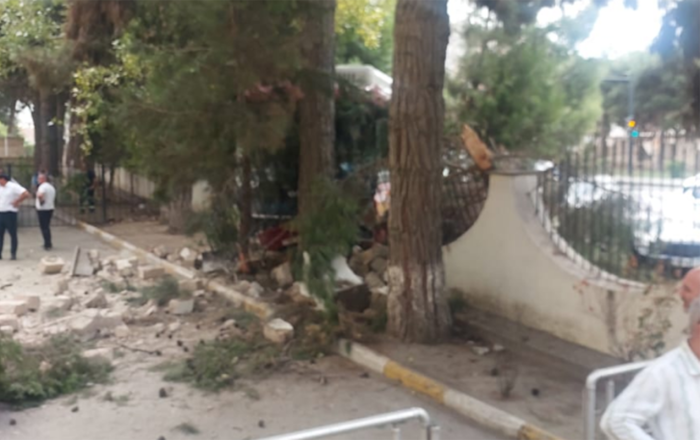Bakıda marşrut avtobusu 3 maşını əzib hasara çırpıldı - Foto