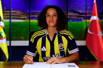 Millimizin iki futbolçusu “Beşiktaş”la, biri “Fənərbaxça” ilə müqavilə imzaladı