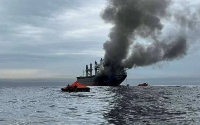 Британские ВМС сообщили об обстреле судна в Ормузском проливе
