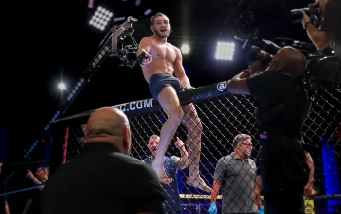 Azərbaycanlı idmançı UFC-də nadir fəndlə QALİB GƏLDİ - Döyüşün VİDEOSU