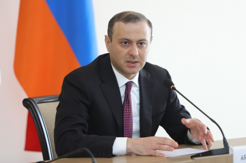 СМИ: Григорян оказался недоволен решением Пашиняна