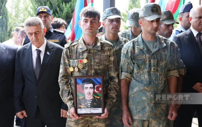 İtkin şəhidlər dəfn olunur - Fotolar - Yenilənir