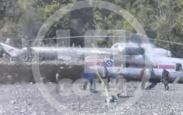 Soçidə helikopter sərt eniş etdi