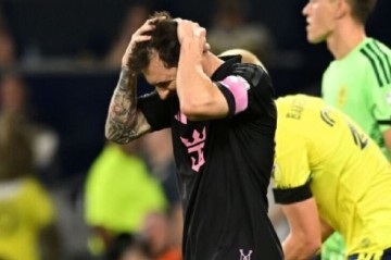Messi penaltini qaçırdı, klubu darmadağın oldu - VİDEO
